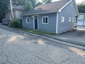 Building Photo - 15 Diamond Dr