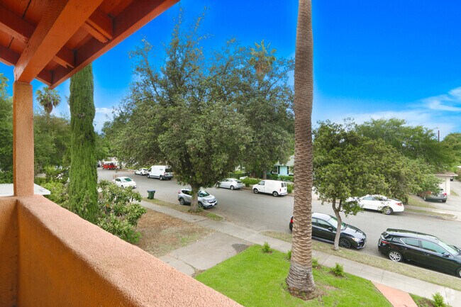 Building Photo - 123 S Grand Oaks Ave