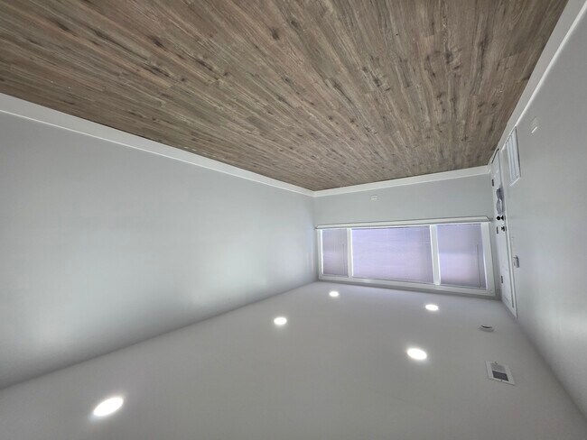 Foto del edificio - 1621 E 74th Pl