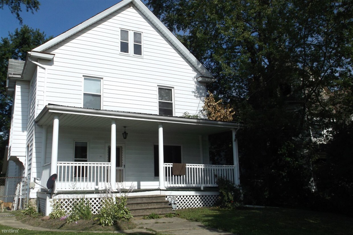 Primary Photo - 233 N Main St