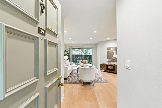 Beautifully Remodeled One-Bedroom Condo - Beautifully Remodeled One-Bedroom Condo