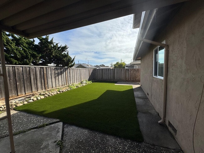 Building Photo - 14550 Acapulco Rd