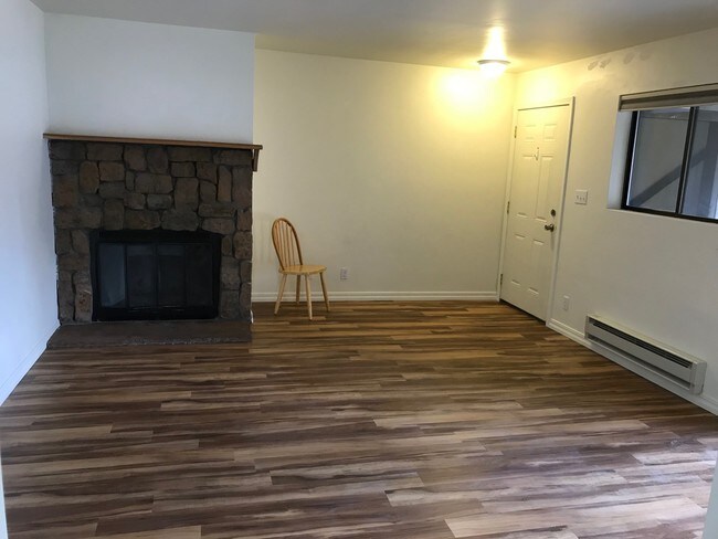 Building Photo - 1208 Avenida Del Sol