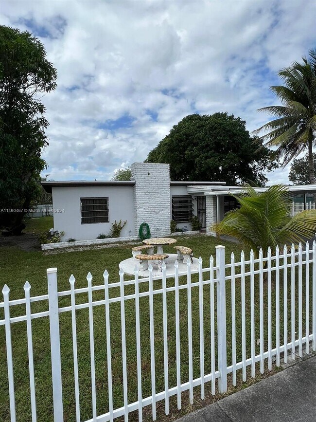 Foto del edificio - 9626 NW 26th Ave