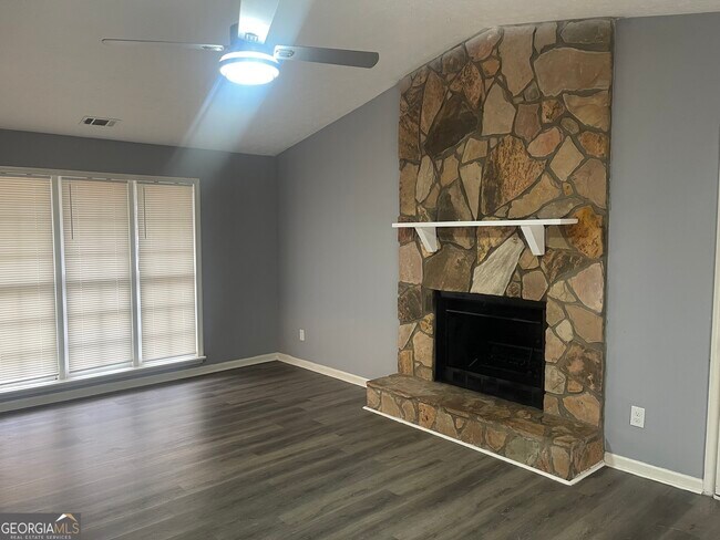 Foto del edificio - 1233 Woodland Ct SE