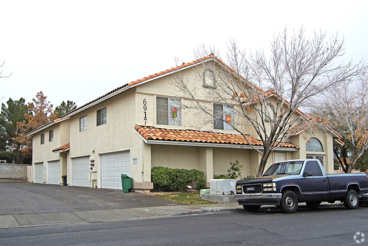 Building Photo - Rainbow Gardens