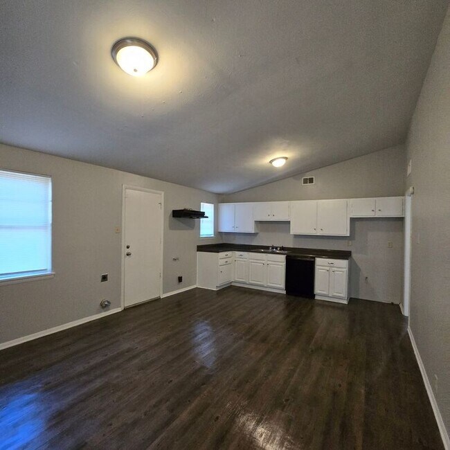 Building Photo - 3098 Bluffdale St