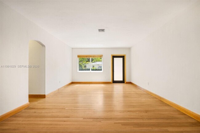 Foto del edificio - 2431 Overbrook St