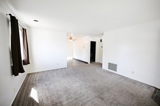 Building Photo - 1104 3rd Ave W