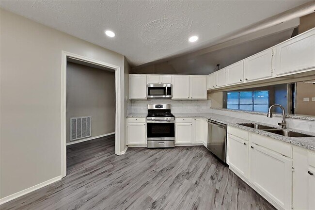 Building Photo - 4822 Pecan Grove Dr
