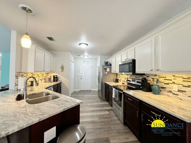Building Photo - Beautiful 3 Bedroom Home in Mary Esther!