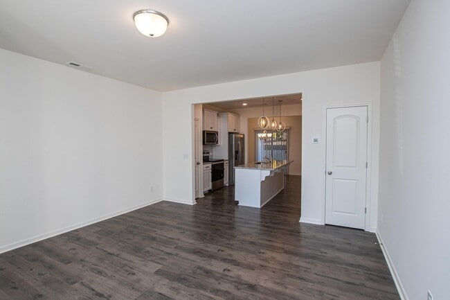 Building Photo - BEAUTIFUL 2 Bedroom Townhome in MIDLAND