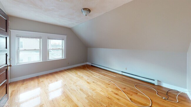 Building Photo - 2 br, 1 bath House - 10 Kelley Ct. #301 3-C