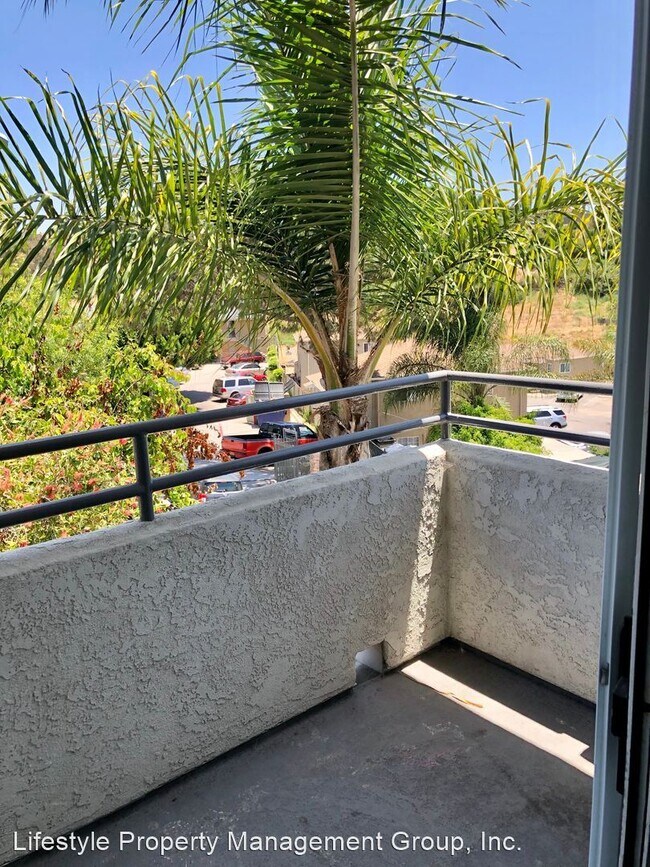 Foto del edificio - 2 br, 1.5 bath Apartment - 4967 Auburn Dr.