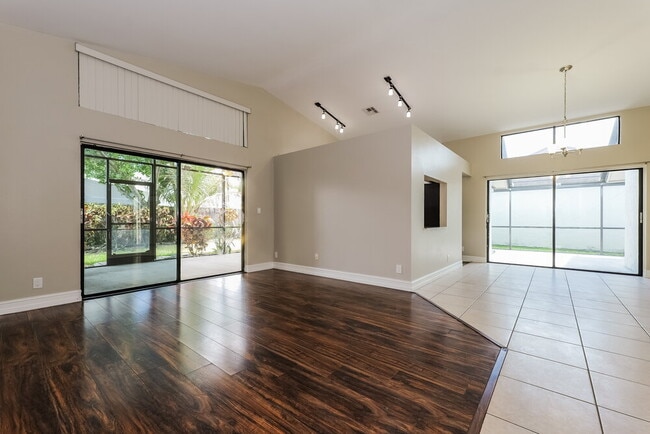 Foto del edificio - 21020 Woodspring Ave