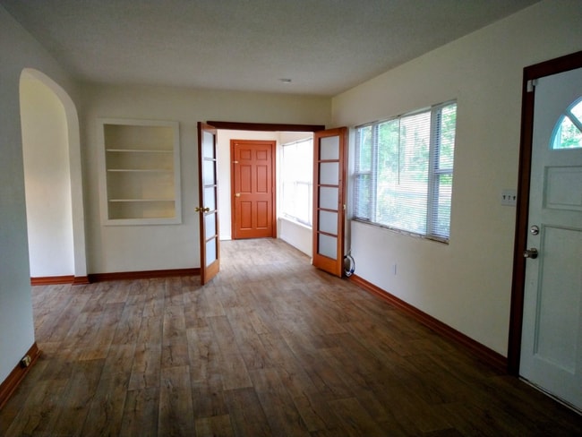 Foto del edificio - 3300 St Johns Ave