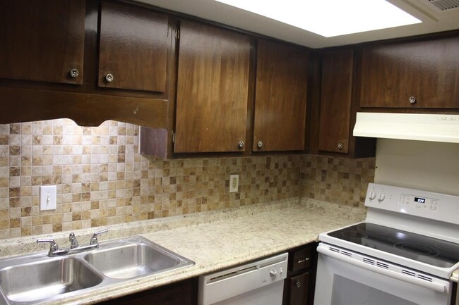 Foto del edificio - 12822 Midway Rd