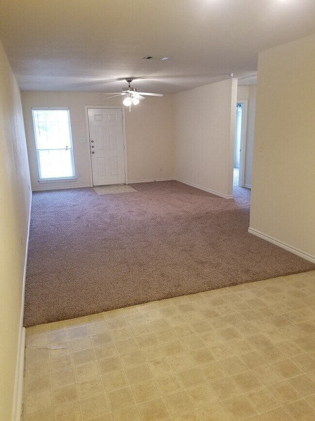 Foto del edificio - College Station - 3 bedroom / 3 bath Duple...