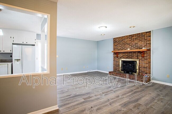 Building Photo - 203 Willow Branch Dr