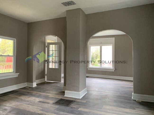 Building Photo - Rental Available!
