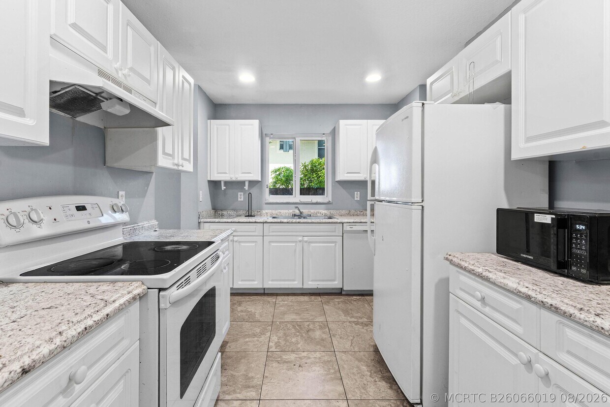 Foto del edificio - 13793 Yarmouth Dr