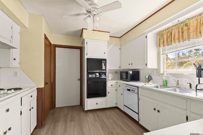 Building Photo - 5240 Heritage Dr