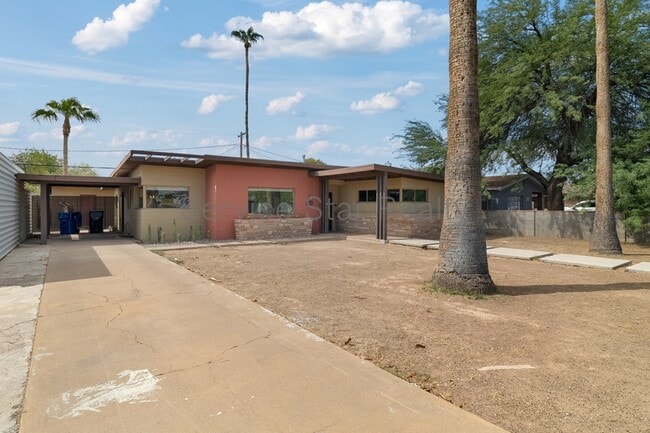 Building Photo - 645 W 2nd Pl