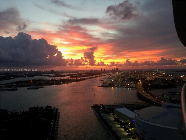 Building Photo - 888 Biscayne Blvd