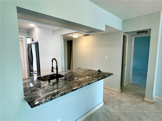 Foto del edificio - 801 N Ocean Blvd
