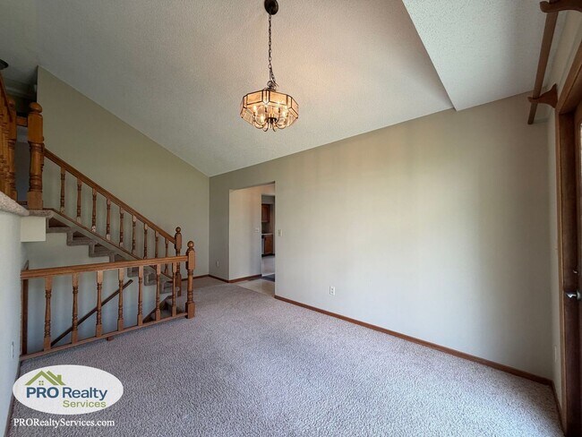 Foto del edificio - 5642 Royal Oaks Dr