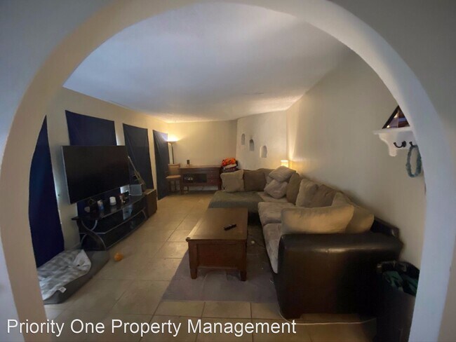 Building Photo - 2 br, 2 bath House - 10712 Ivanhoe