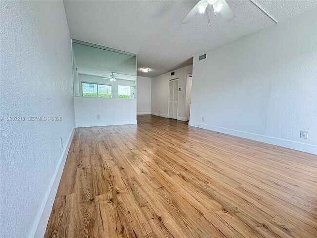 Foto del edificio - 3251 NW 102nd Terrace