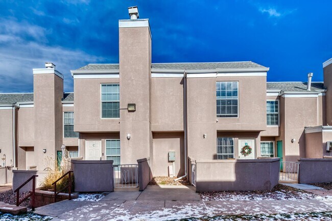 Foto del edificio - 3525 Rebecca Ln