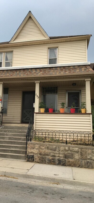 Primary Photo - 735 W Park St