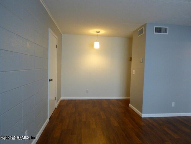 Foto del edificio - 2960 Remington St