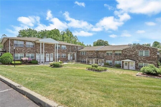 Foto del edificio - 276 Temple Hill Rd
