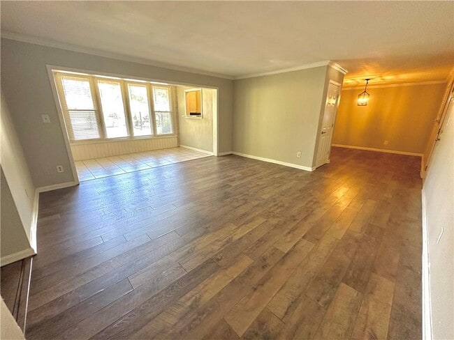Building Photo - 346 Carpenter Dr NE