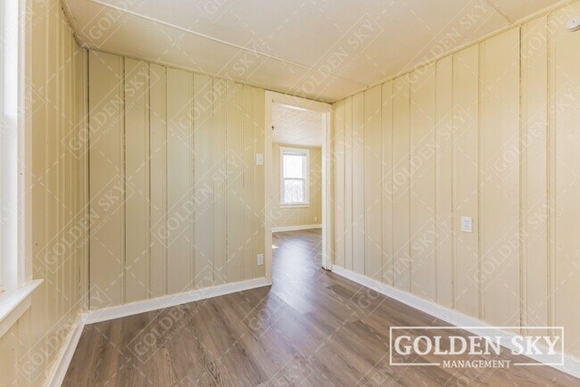 Building Photo - 2011 E 18th St