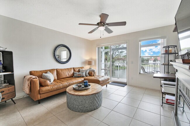 Foto del edificio - 261 Cypress Point Dr