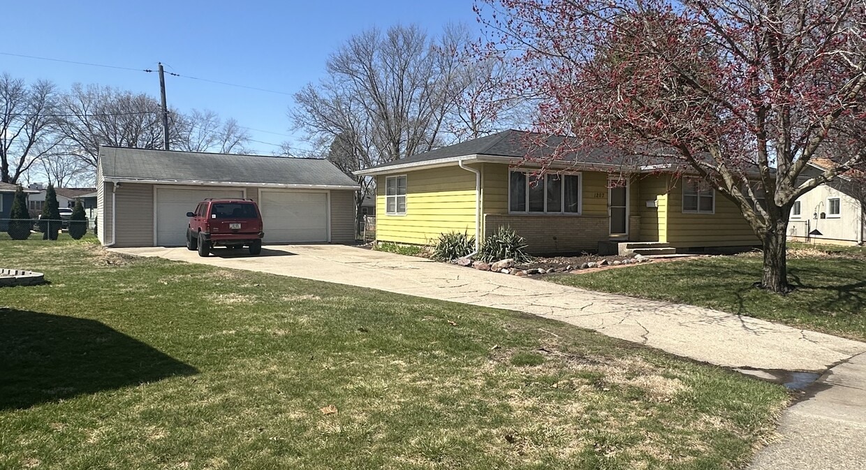 Primary Photo - 1207 Quebec Cir