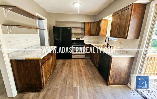 Building Photo - Updated 3 Bed 2 Bath Home in Kansas City-Coming SOON!!