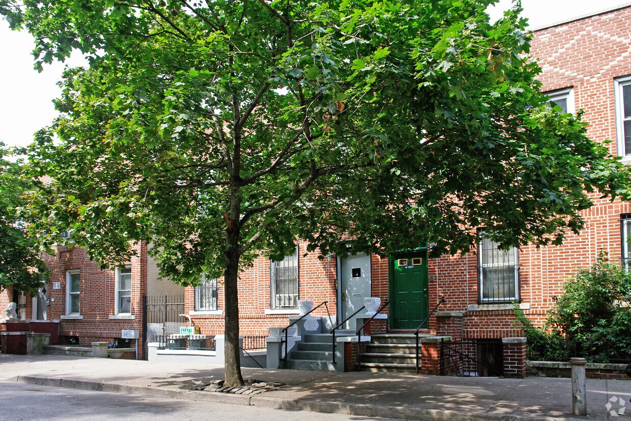 Building Photo - 1319 Harrod Ave