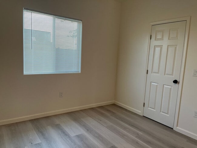 Building Photo - Newly Remodeled Home! MUST SEE!