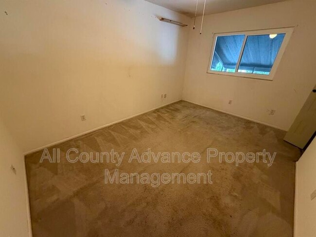 Foto del edificio - 2751 S Pines Dr