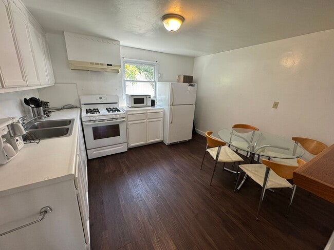 Building Photo - La Mesa Blvd
