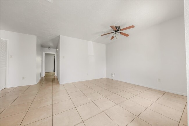 Building Photo - 1412 Gramma Ct