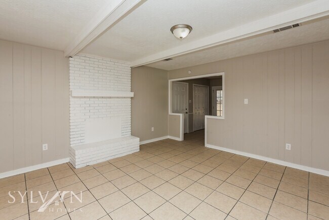 Foto del edificio - Enjoy one-level living in this 3 bedroom, ...
