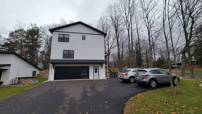 Building Photo - 1229 Missouri Ave