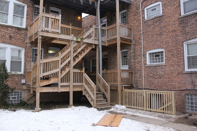 Building Photo - 2524 W Marquette Rd