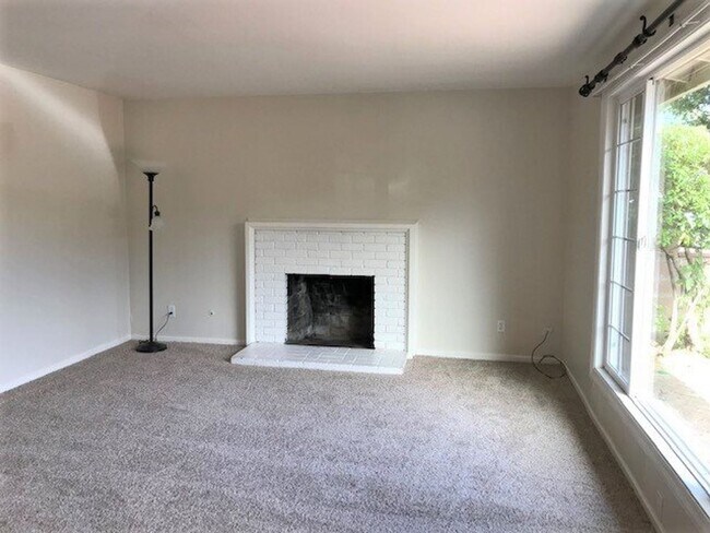 Building Photo - 541 Highland Dr